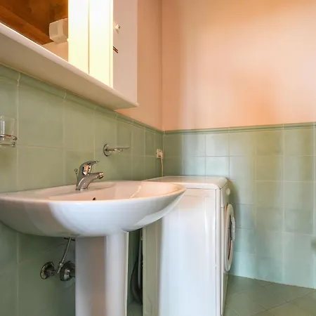 Apartment Mit Privatem Garten Und Schoener Aussicht Moniga del Garda