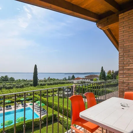 Apartment Mit Privatem Garten Und Schoener Aussicht